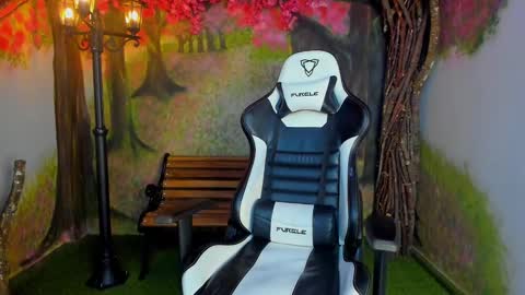 Snapshot of mikeblare chatting on 01/25/25, 07:18 Mike Blare online show from 01/25/25, 07:18