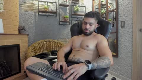 Snapshot of mikeblare chatting on 01/31/25, 07:51 Mike Blare online show from 01/31/25, 07:51