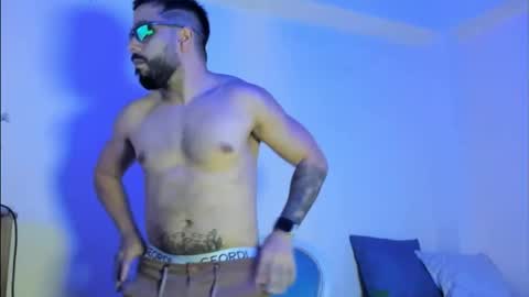 Snapshot of mikeblaree chatting on 02/14/25, 08:05 mikeblaree online show from 02/14/25, 08:05