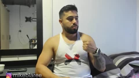 Snapshot of mikeblaree chatting on 10/25/25, 07:08 mikeblaree online show from 10/25/25, 07:08