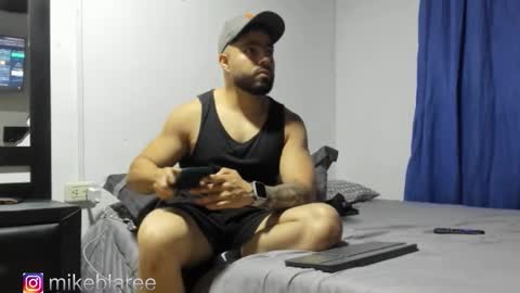 Snapshot of mikeblaree chatting on 11/05/25, 03:28 mikeblaree online show from 11/05/25, 03:28