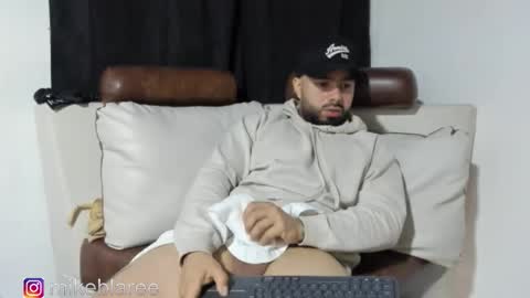 Snapshot of mikeblaree chatting on 11/05/25, 04:07 mikeblaree online show from 11/05/25, 04:07