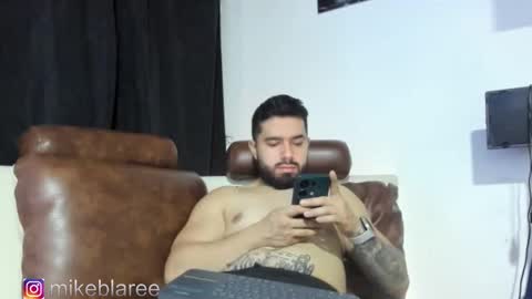 Snapshot of mikeblaree chatting on 11/15/25, 06:48 mikeblaree online show from 11/15/25, 06:48