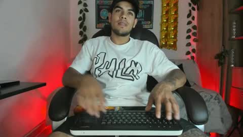 Snapshot of mikee_scooth chatting on 01/08/25, 07:45 mikee_scooth online show from 01/08/25, 07:45