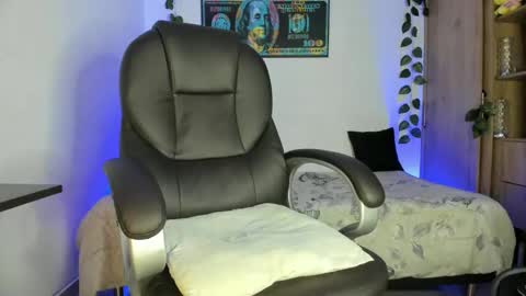 Snapshot of mikee_scooth chatting on 02/26/25, 01:53 mikee_scooth online show from 02/26/25, 01:53