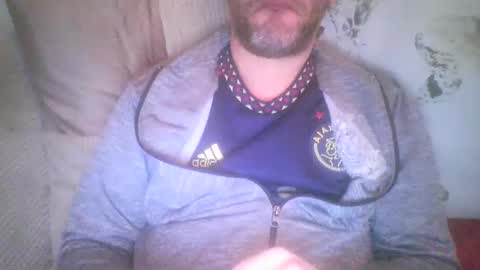 Snapshot of mikehockishuge9 chatting on 01/06/25, 09:43 mikehockishuge9 online show from 01/06/25, 09:43