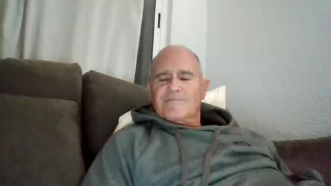 Snapshot of mikereef chatting on 02/10/25, 11:23 mikereef online show from 02/10/25, 11:23