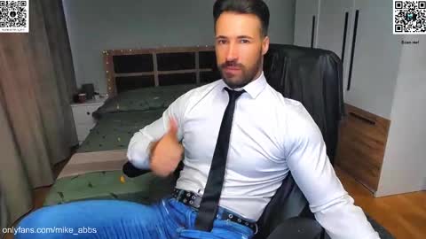 Mike    online show from 12/03/25, 01:31