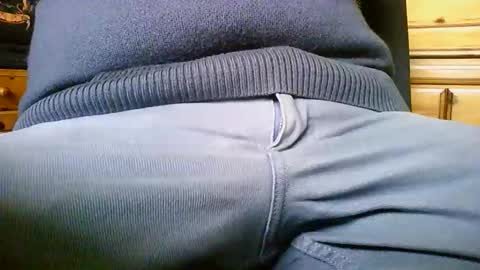 Snapshot of mikeybed chatting on 04/14/26, 11:49 mikeybed online show from 04/14/26, 11:49