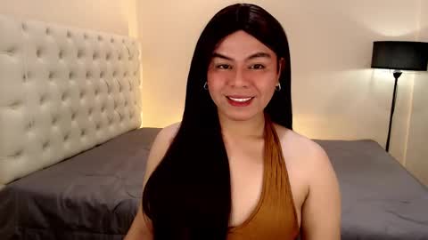 Snapshot of mikha_sensual chatting on 01/20/25, 07:04 Theresa Luna online show from 01/20/25, 07:04
