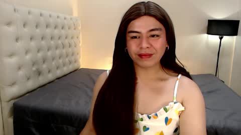 Snapshot of mikha_sensual chatting on 01/27/25, 01:59 Theresa Luna online show from 01/27/25, 01:59