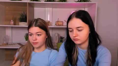 miki_ti online show from 10/23/25, 08:35