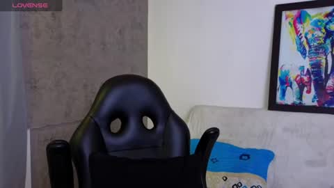 Snapshot of mikke_love chatting on 06/13/26, 01:31 MIKKE online show from 06/13/26, 01:31