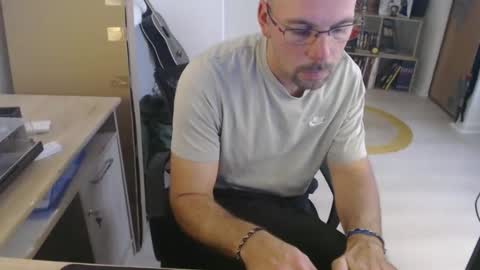 mikmik91 online show from 10/15/25, 02:17