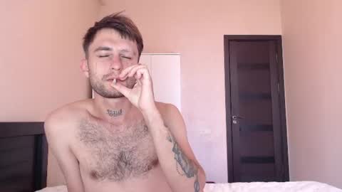 Snapshot of mikw63 chatting on 08/05/26, 05:32 Sin online show from 08/05/26, 05:32