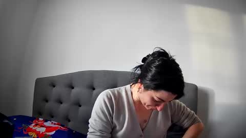 Mikyloveu online show from 12/18/24, 01:45