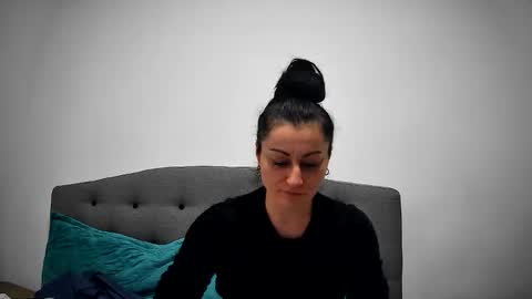 Mikyloveu online show from 10/15/25, 02:06