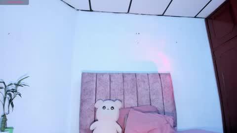 Snapshot of mila_1wood chatting on 05/05/26, 12:29 mila_1wood online show from 05/05/26, 12:29