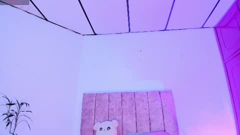 Snapshot of mila_1wood chatting on 06/19/26, 12:42 mila_1wood online show from 06/19/26, 12:42