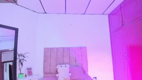 Snapshot of mila_1wood chatting on 07/18/26, 01:04 mila_1wood online show from 07/18/26, 01:04