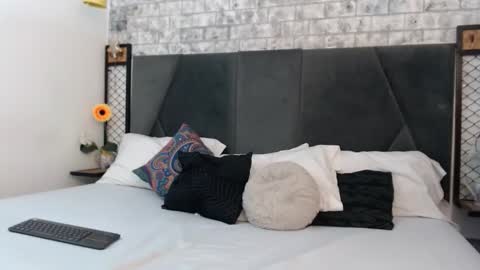 Snapshot of mila_adamss chatting on 10/18/25, 09:43 mila_adamss online show from 10/18/25, 09:43