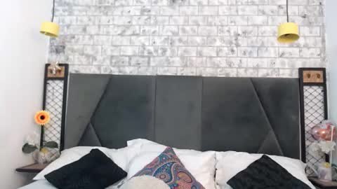 Snapshot of mila_adamss chatting on 11/24/25, 11:21 mila_adamss online show from 11/24/25, 11:21