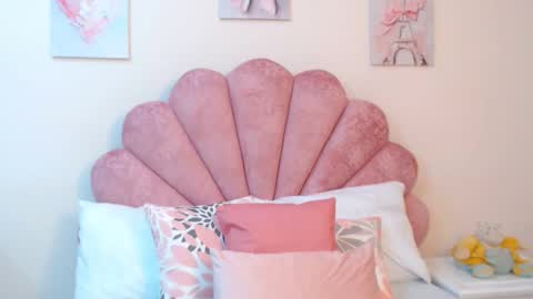 mila_adamss online show from 04/23/26, 11:20