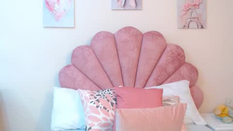 mila_adamss online show from 04/23/26, 12:29