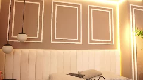 Mila and Nia  online show from 11/01/25, 12:01