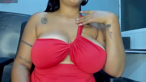 Snapshot of mila_bigboobs chatting on 01/13/25, 07:00 mila online show from 01/13/25, 07:00