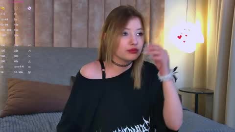 mila_blum online show from 04/17/26, 07:50