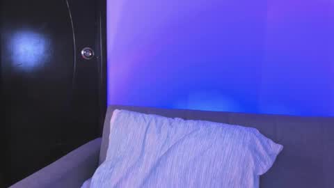 mila  online show from 03/20/26, 05:51