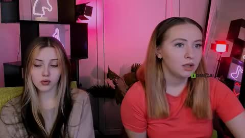 mila_glow online show from 11/05/25, 12:49