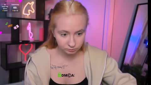 mila_glow online show from 12/14/25, 07:29