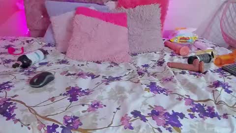 mila_grace_ online show from 10/24/25, 06:48