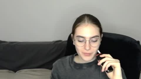 Snapshot of mila_keyy chatting on 04/21/26, 09:50 mila_keyy online show from 04/21/26, 09:50