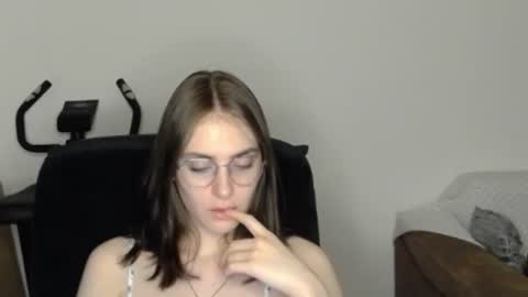 Snapshot of mila_keyy chatting on 06/24/26, 10:20 mila_keyy online show from 06/24/26, 10:20