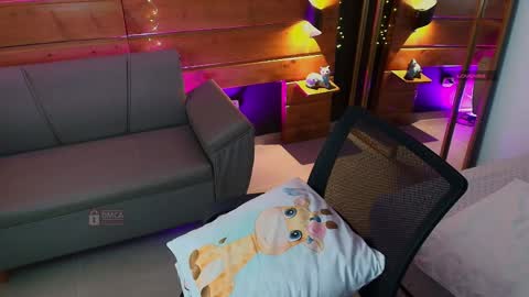 Milena  online show from 04/04/26, 11:18