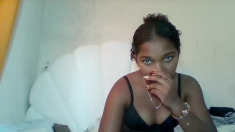 Snapshot of mila_lunah chatting on 05/17/26, 06:11 mila_lunah online show from 05/17/26, 06:11