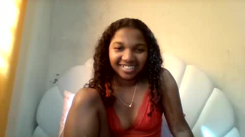 Snapshot of mila_lunah chatting on 05/20/26, 05:35 mila_lunah online show from 05/20/26, 05:35