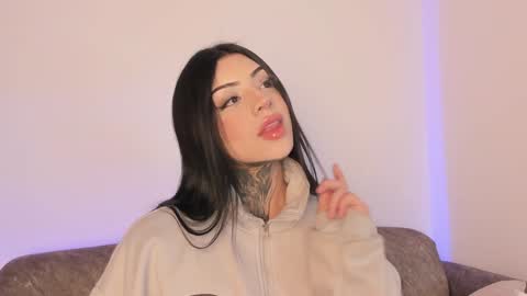 Snapshot of mila_monty__ chatting on 12/13/24, 02:43 online show from 12/13/24, 02:43