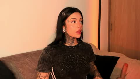 Snapshot of mila_monty__ chatting on 05/17/26, 12:19 online show from 05/17/26, 12:19