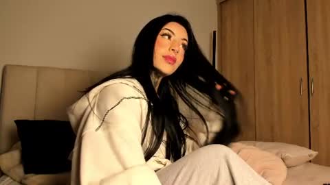 Snapshot of mila_monty__ chatting on 07/12/26, 02:13 online show from 07/12/26, 02:13