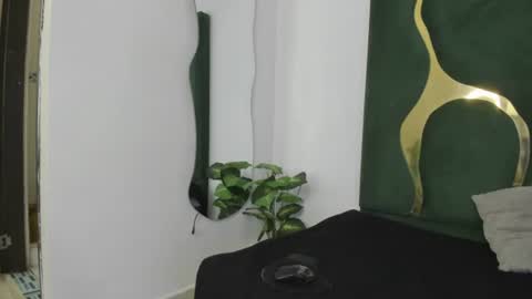 mila_petiteasm online show from 06/27/26, 12:33