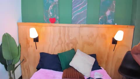 Mila and samy online show from 10/18/25, 11:55