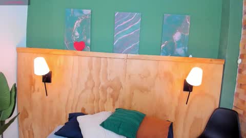 Mila and samy online show from 10/20/25, 11:54