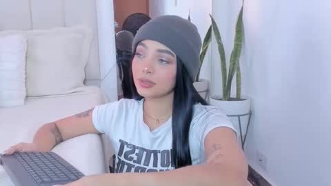 mila_stark333 online show from 04/14/26, 04:40