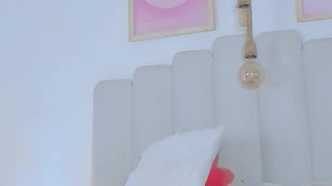 mila_stark333 online show from 04/23/26, 06:03