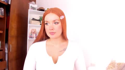 Snapshot of mila_violet chatting on 11/07/25, 08:42 Mila online show from 11/07/25, 08:42