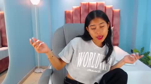 milaa_star online show from 11/12/25, 03:51